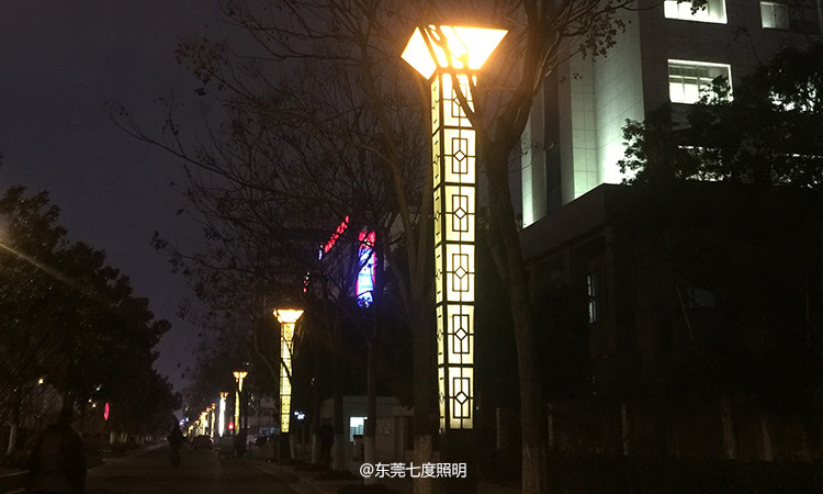 4米高倒方锥体园林动漫画在线无限制免费看柱街道安装亮灯效果
