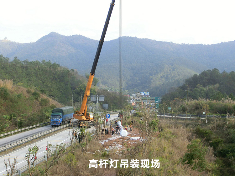 高速公路入口立交30米升降式51漫画免费下载APP官网吊装立杆现场
